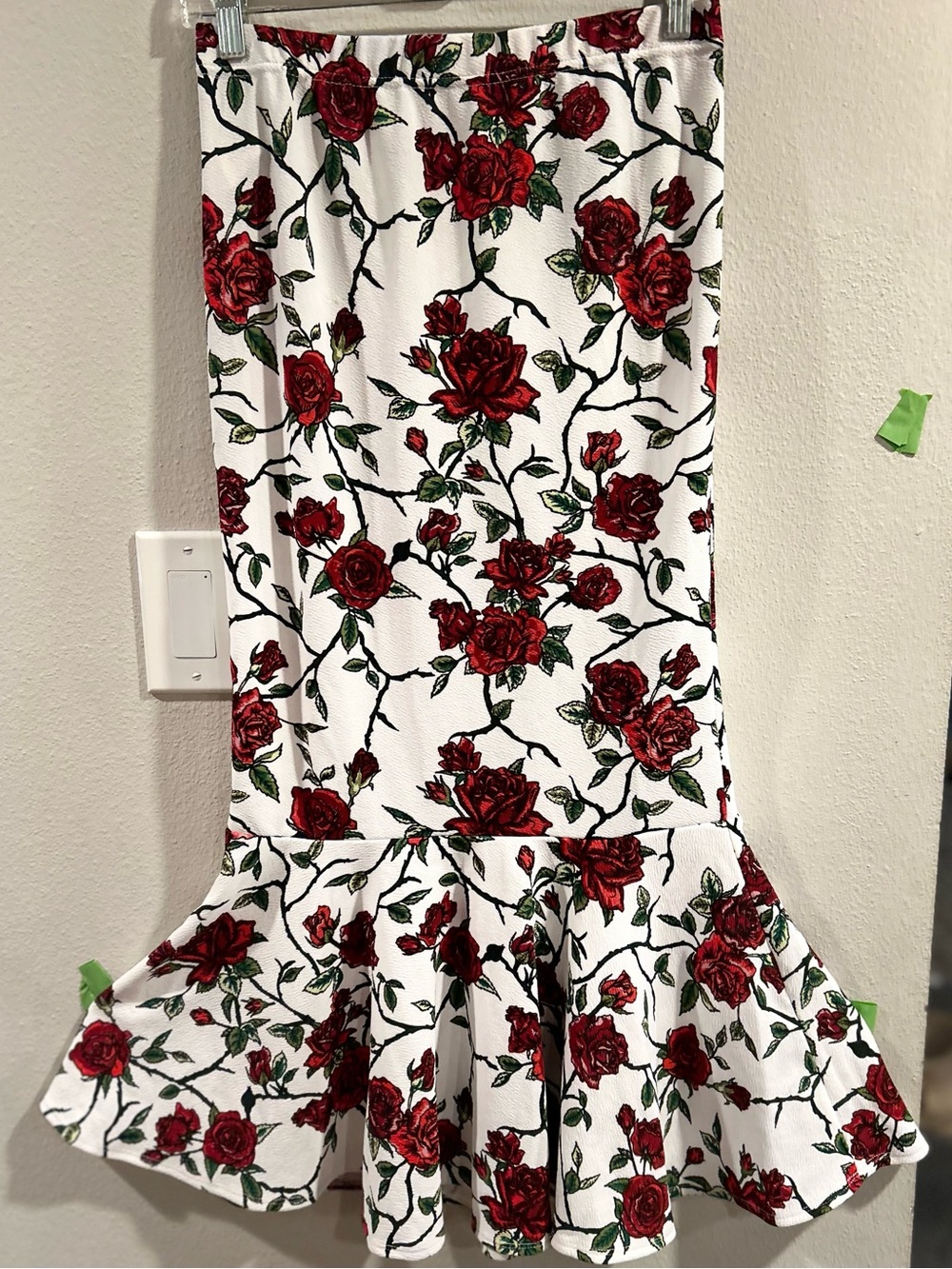 SHEIN Red Rose Floral Mermaid Hem Skirt Size Medium White Romantic Boho Trumpet - Picture 5 of 9